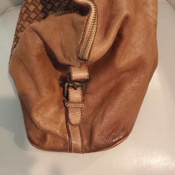 Viori di Vireuze Leather Shoulder Bag - Picture 5 of 9